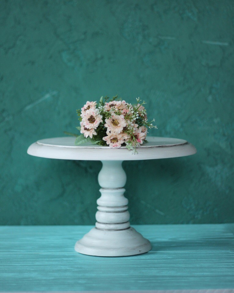 Тортовница Анна в белом с патиной