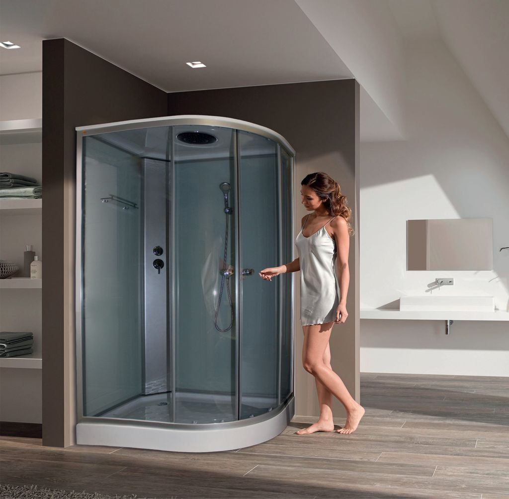 pornuha-fotosessiya-v-dushevoy-kabinke-kartinki-vori-viebali